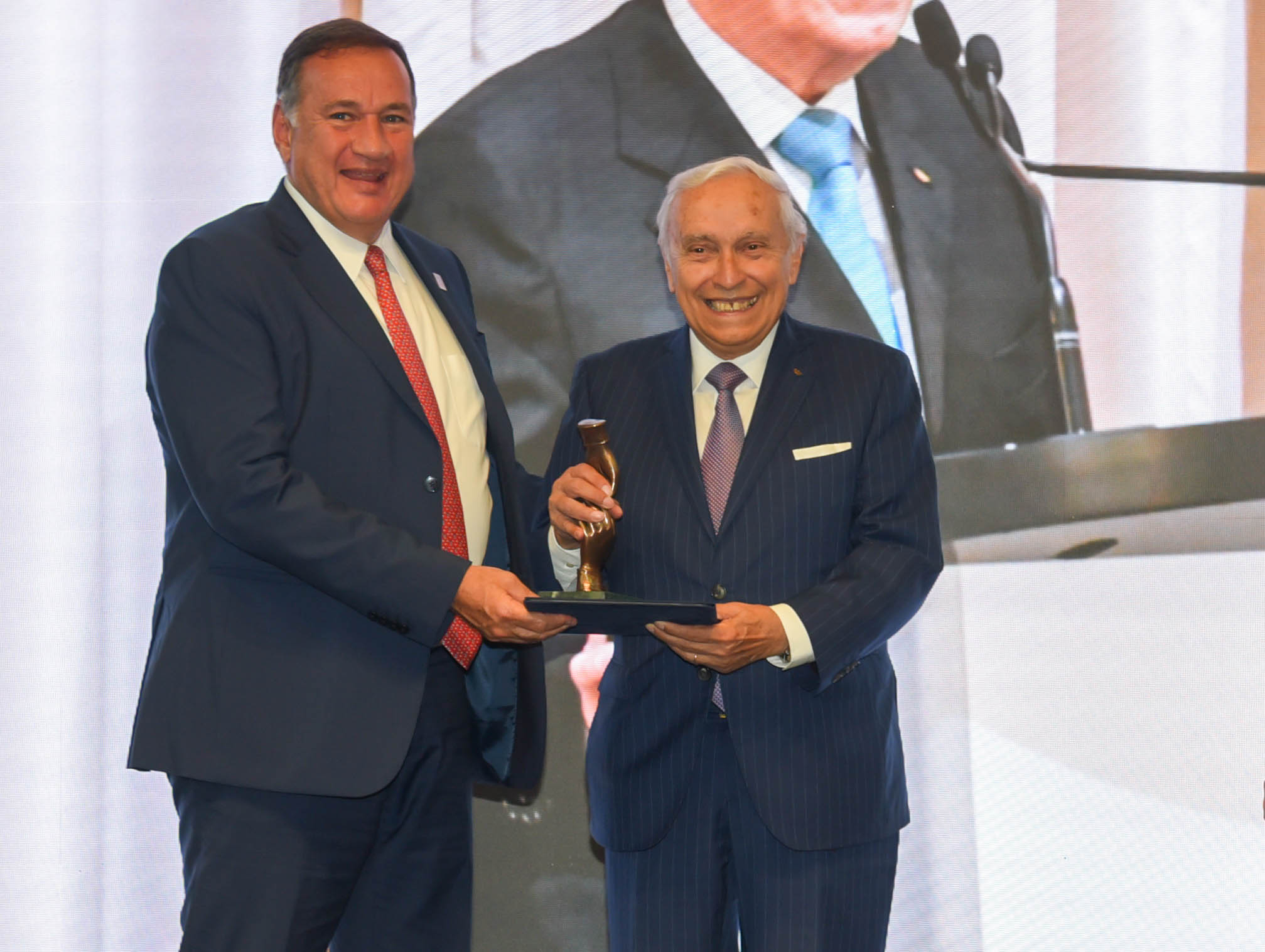 EOC President Capralos awards Prof. Franco Ascani at World Fair Play ceremony